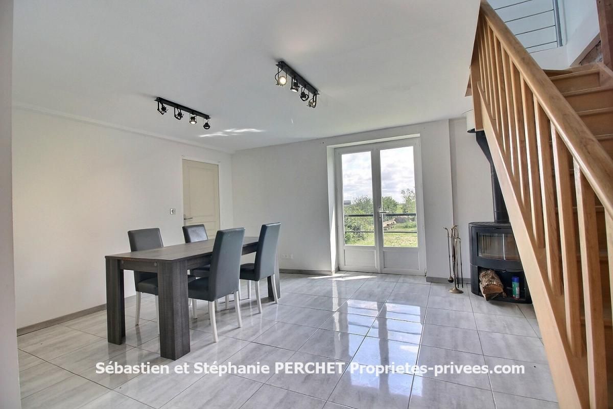PATAY Maison en pierres sur un terrain clos et arboré 4