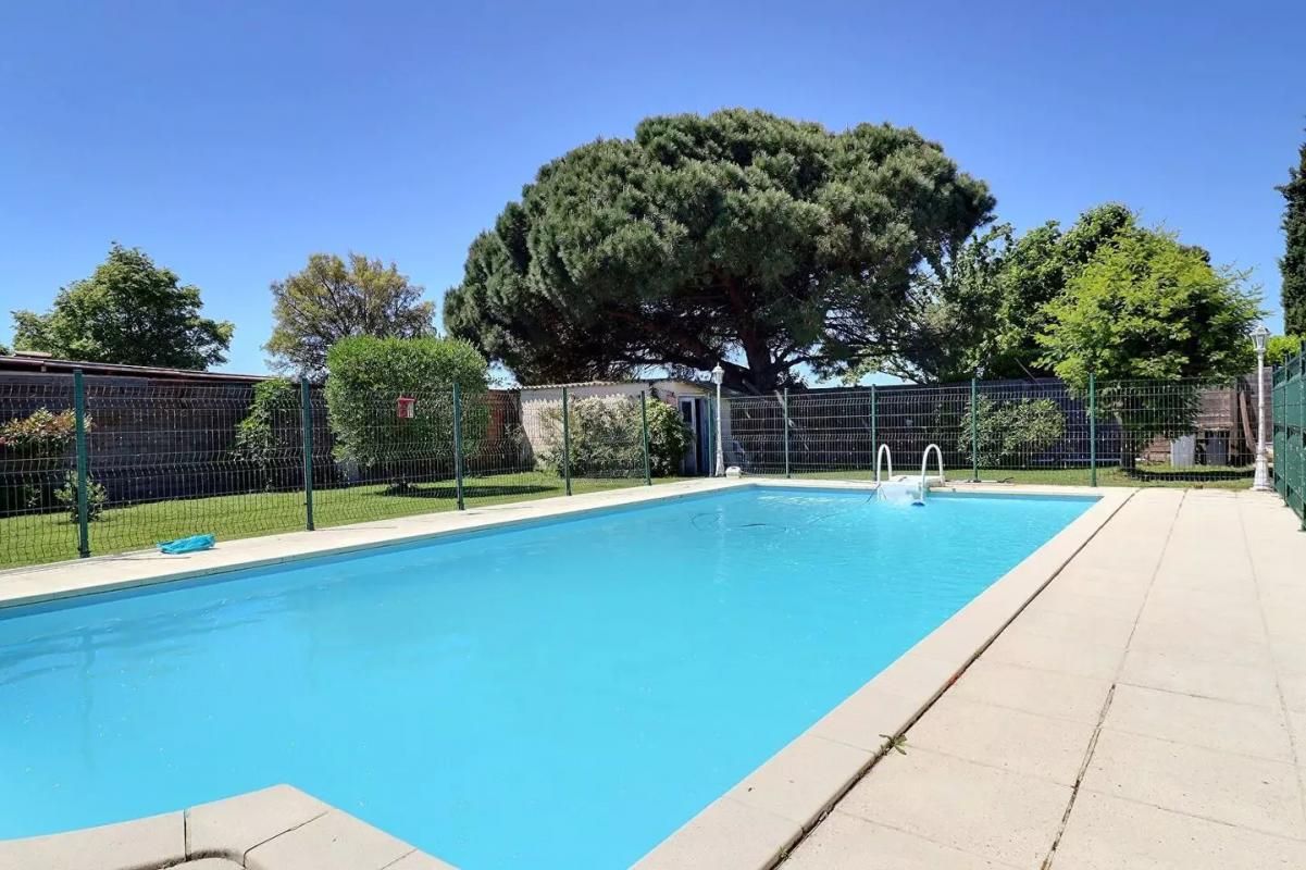 Maison familiale plain pied, avec potentiel professionnel à Montpon-Ménestérol