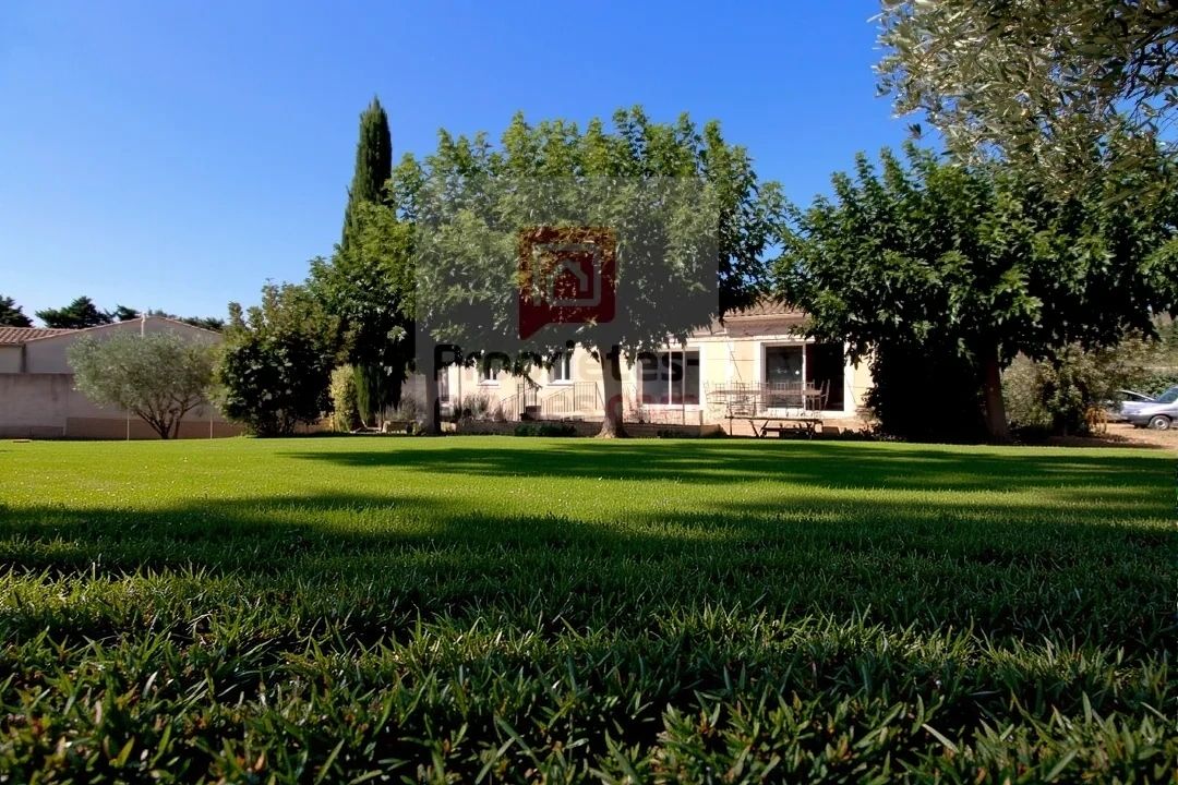 Graveson 13690: Maison de plain-pied 124 m² - 3 chambres - terrain + 4000m²