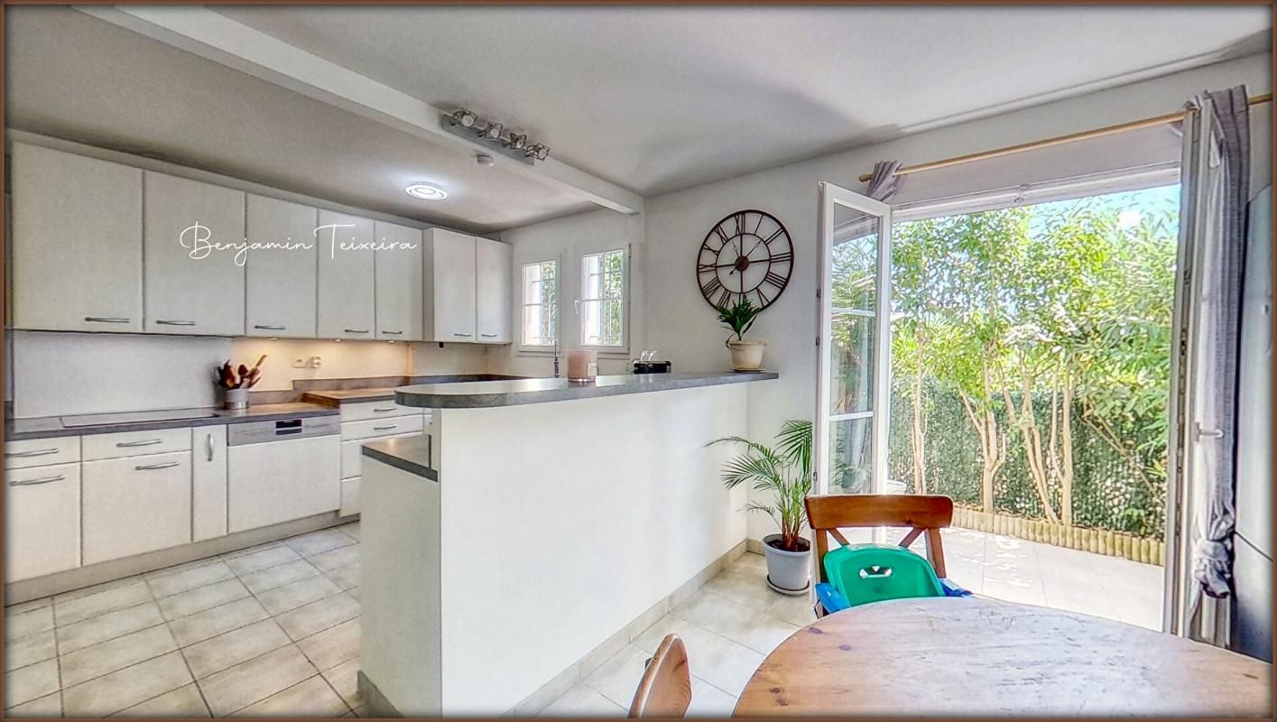 ROQUEBRUNE-SUR-ARGENS Maison Roquebrune Sur Argens 6 pièce(s) 93 m2 - 4 chambres dont 1 de plain-pied + Parking privé 4