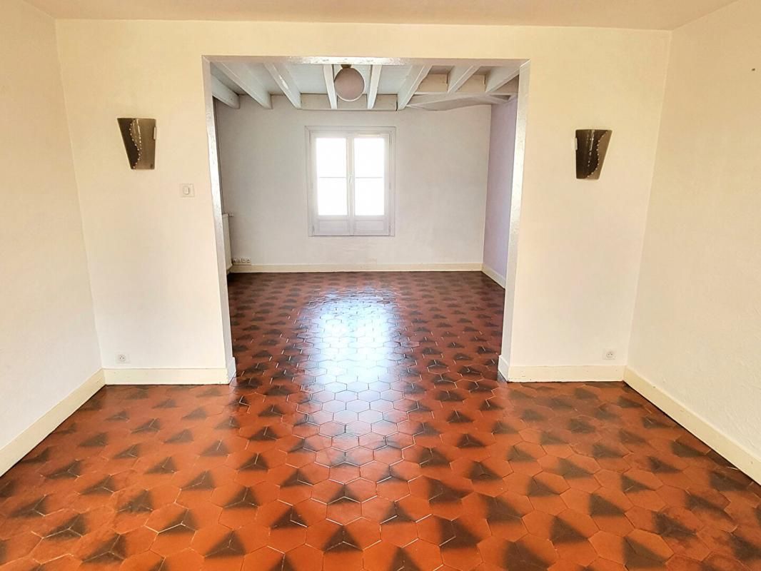BORDEAUX Le charme de l'ancien pour cette maison de ville avec jardin , véranda, deux chambres et bureau 3