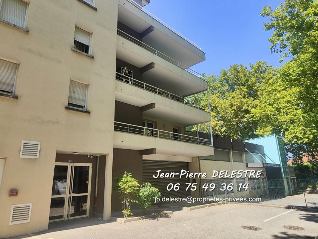 GRENOBLE APPARTEMENT 3 PIECES  de 67 m² TERRASSE SECTEUR JEAN PERROT - GRENOBLE 3