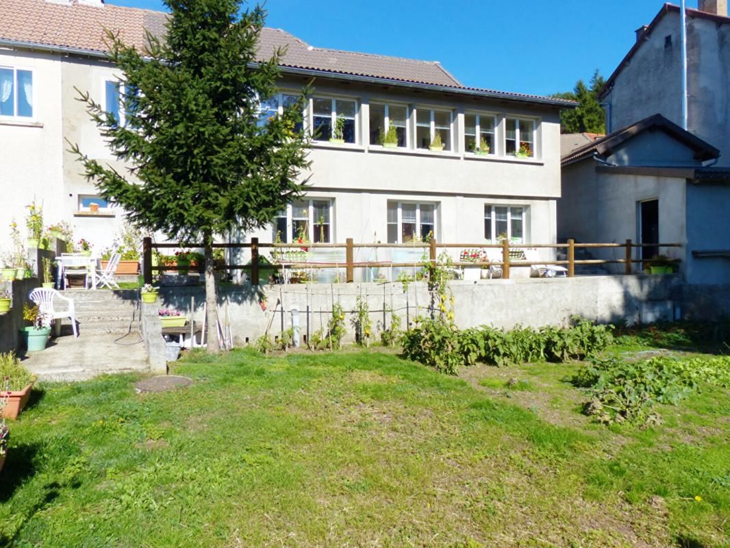 LE BEAGE Maison Le Beage 8 pièce(s) 186 m² 1