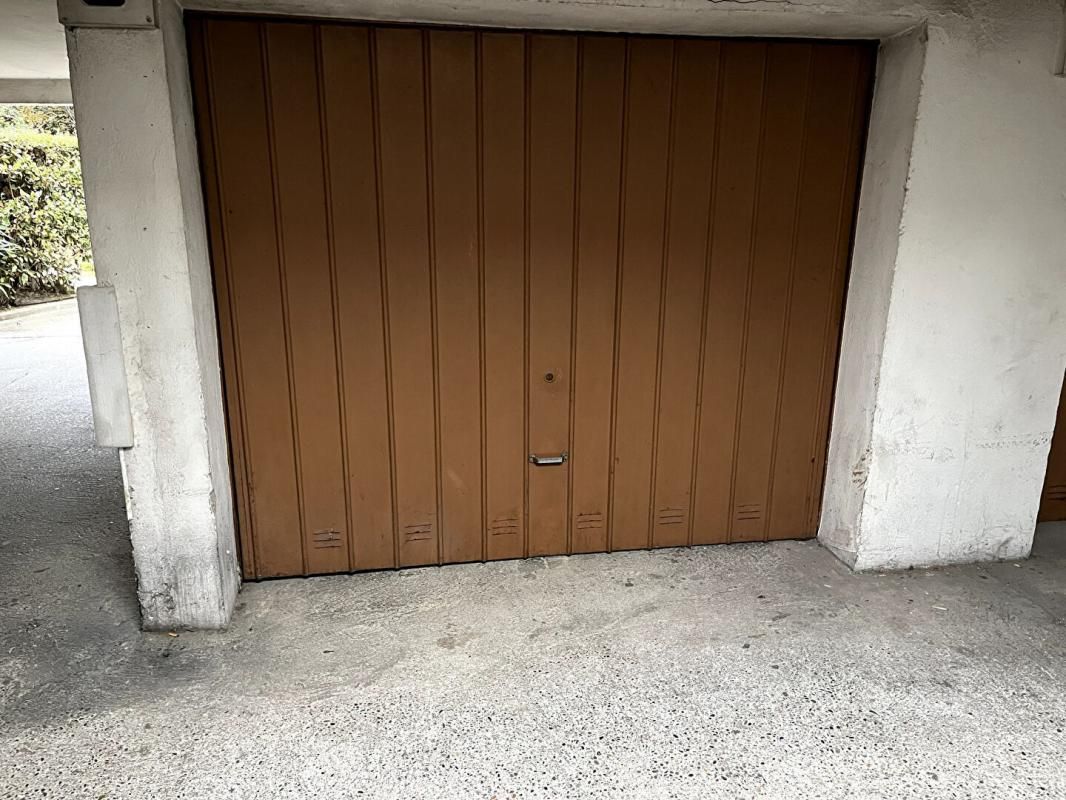 À louer : Garage spacieux à Marignane
