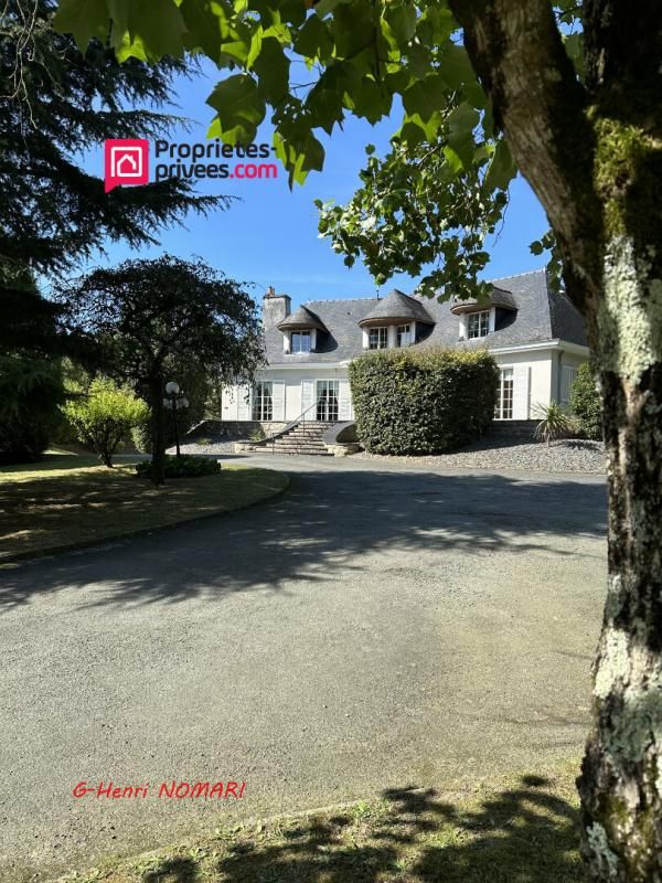 Maison Chateaubriant 10 pièce(s) 280 m2, 6 chambres , 27 390m² de terrain