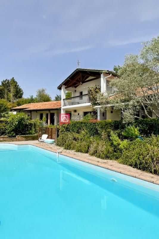 BASSUSSARRY Maison Bassussarry 5 pièce(s) 180 m2 2
