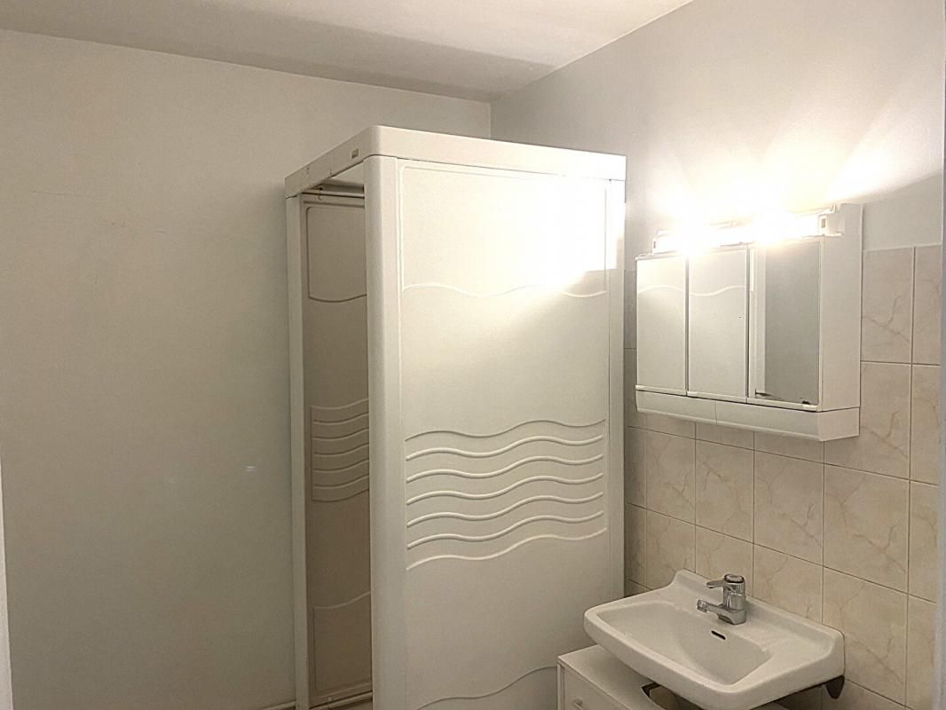NEUILLY-SUR-SEINE Souplex 1 pièce (à rénover) à vendre à Neuilly-sur-Seine 2