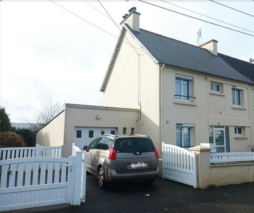 CARHAIX-PLOUGUER 29270 Carhaix maison proches toutes commodités et écoles 3 chambres garage bien isolée 1