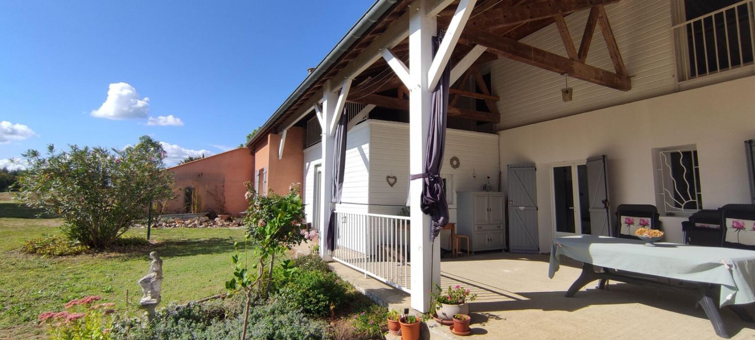 CASTELJALOUX Maison composée de 3 logements et 2 séchoirs en campagne 2
