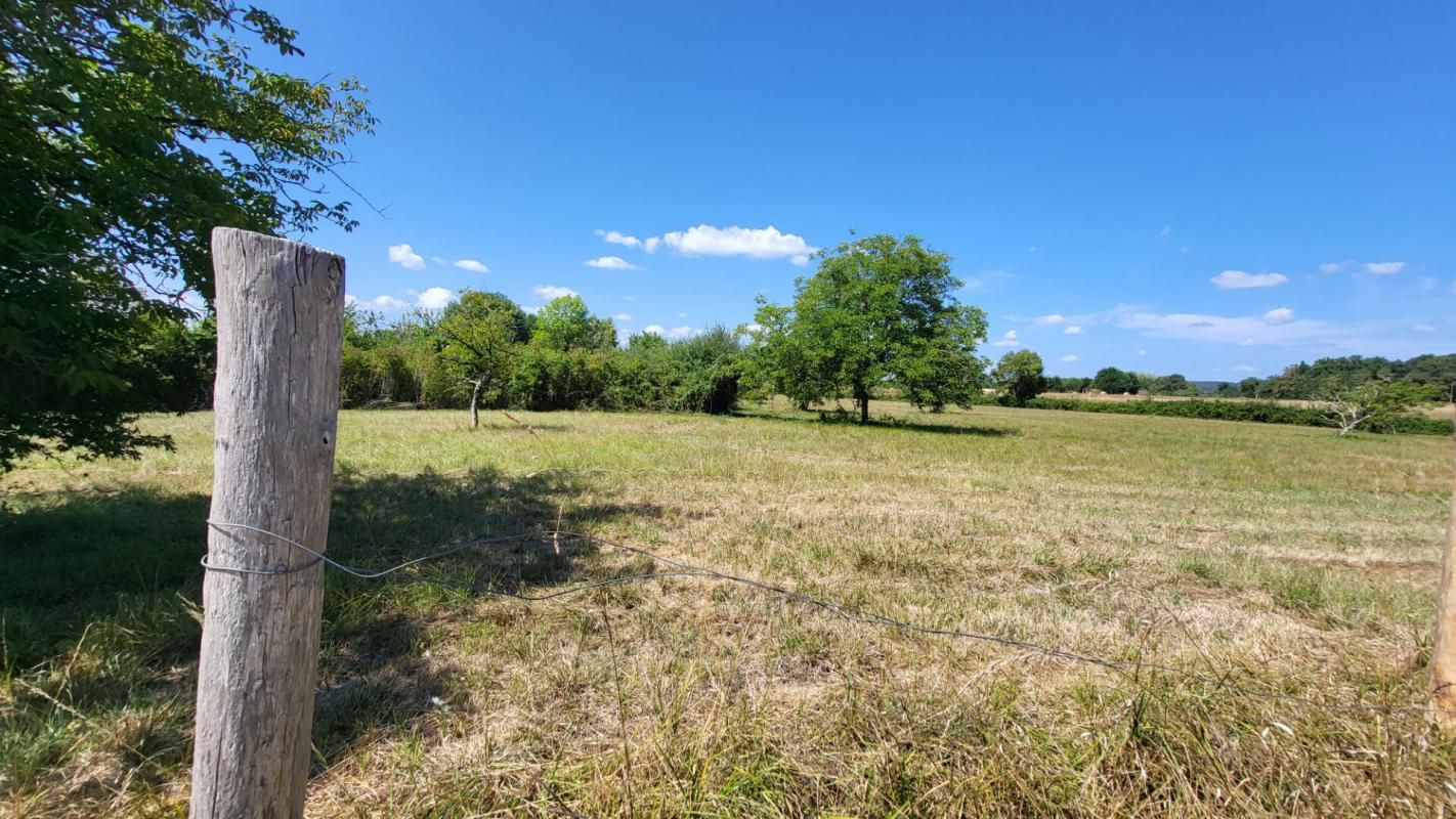 SAINT-FRONT-DE-PRADOUX TERRAIN CONSTRUCTIBLE proche Saint Front De Pradoux 8192 m2 2