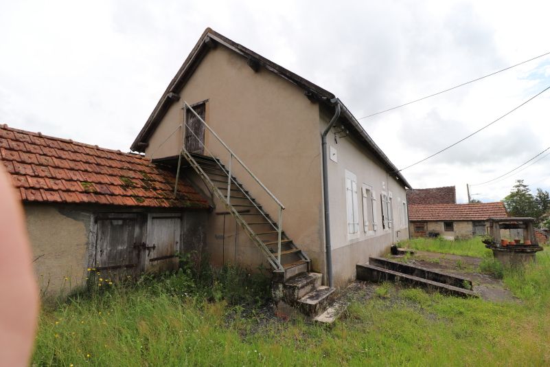LUCENAY-LES-AIX Maison Lucenay Les Aix 2 pièce(s) 140 m2 1