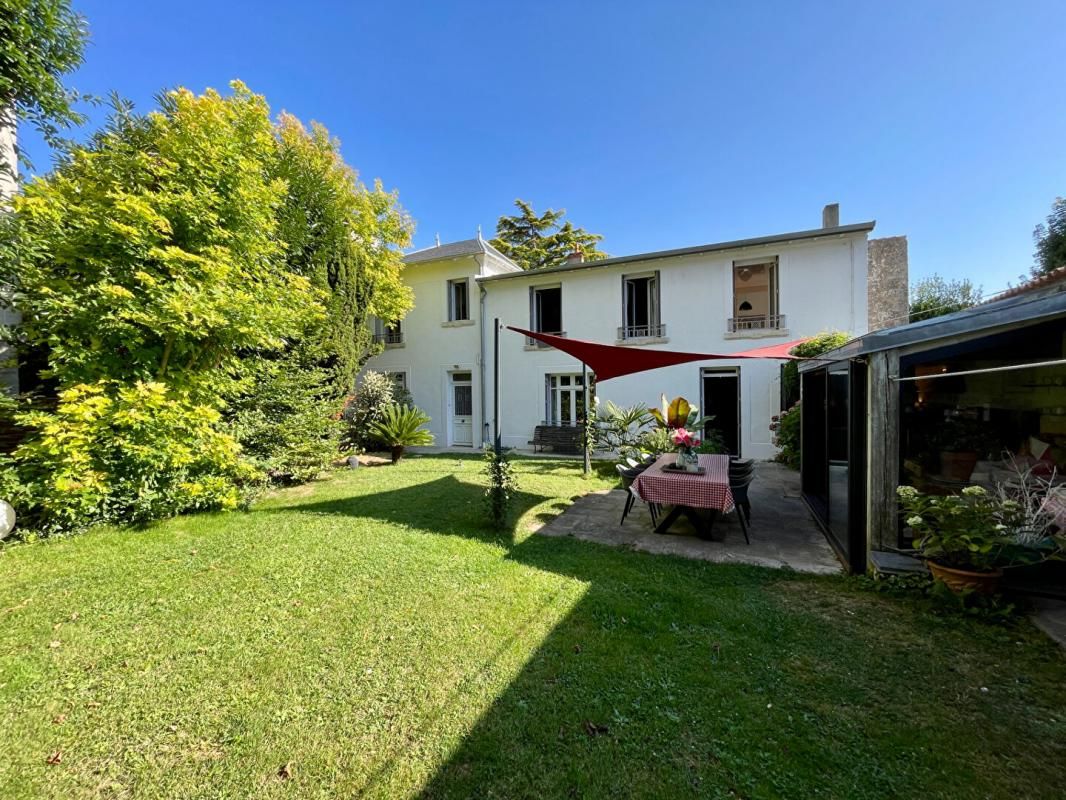 Maison La Rochelle 8 pièce(s) 222 m2
