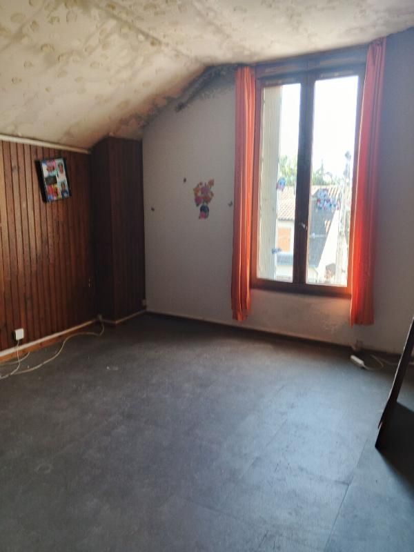 LIVRY-GARGAN Exclusivité - Appartement à rénover de 25 m² . Opportunité d'investissement à 80 590 FAI 3