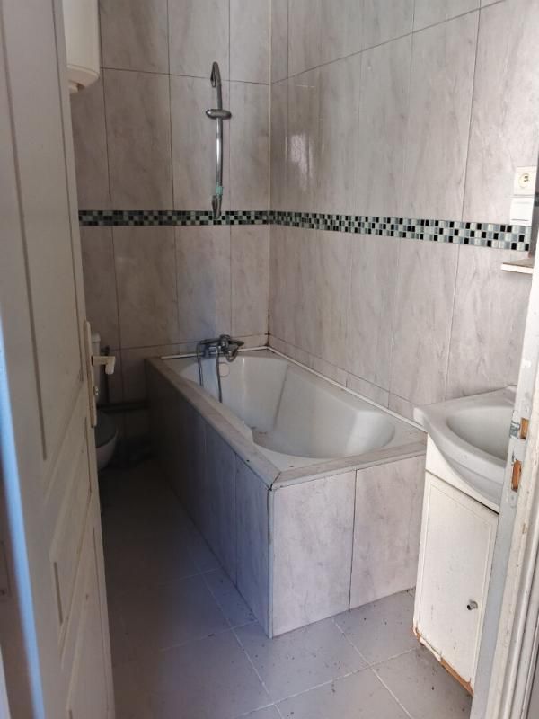 LIVRY-GARGAN Exclusivité - Appartement à rénover de 38.02 m² . Opportunité d'investissement à 132 000 FAI 2