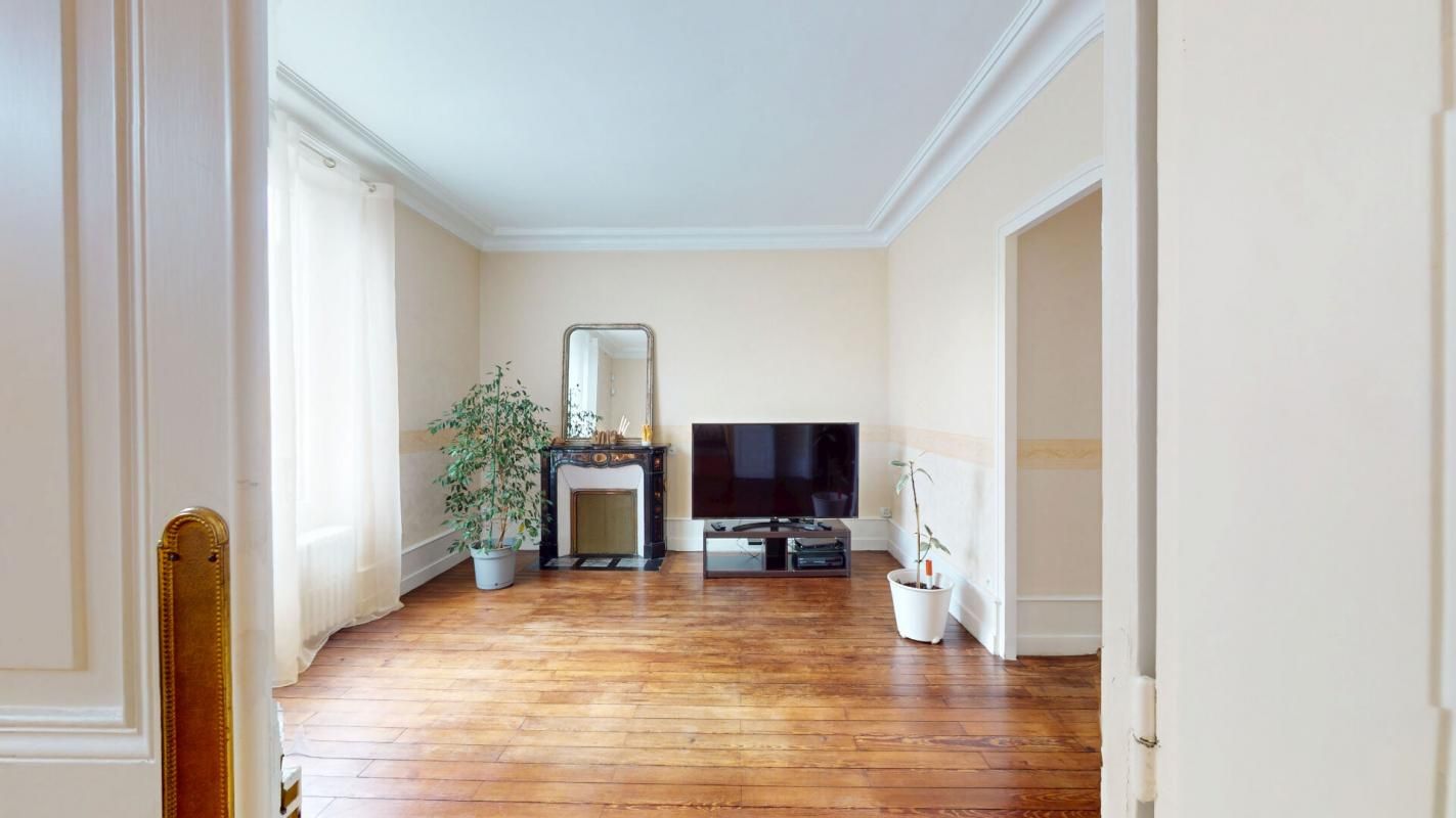 VIERZON Maison Vierzon 9 pièce(s) 214 m2 4