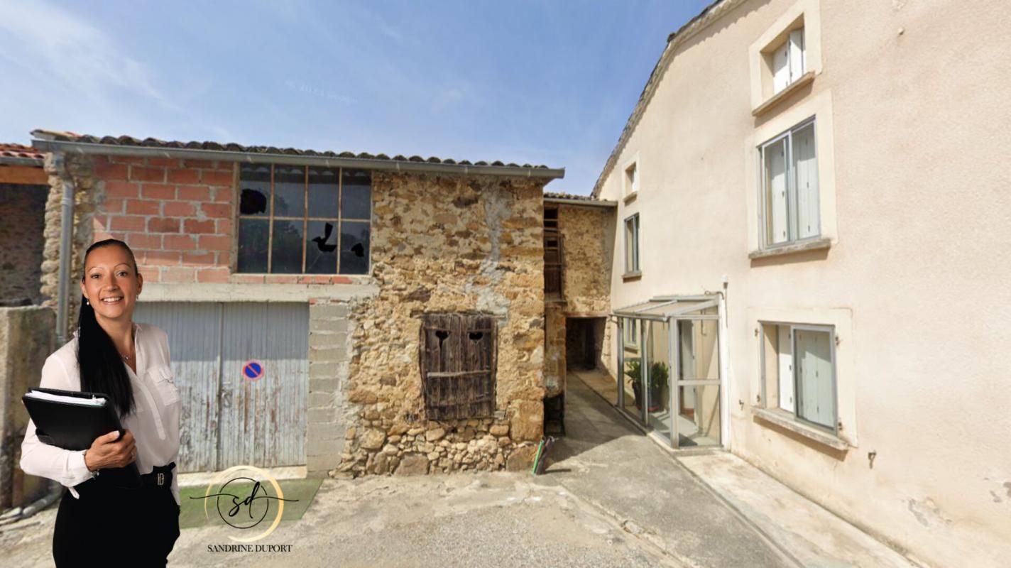 Maison de village T5 107 m2 rénovée en partie, avec grange attenante 95m2 au sol fort potentiel d'aménagement