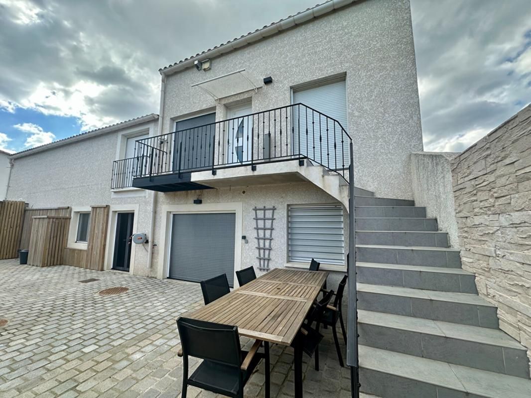 VIC-LA-GARDIOLE Maison T5 200m2 + Appartement T2 70m2 1