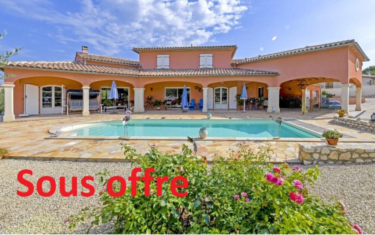 COUP DE COEUR, Villa  de standing de 7 pièce(s) 253 m2 (Carrez, 345 m2 au sol)