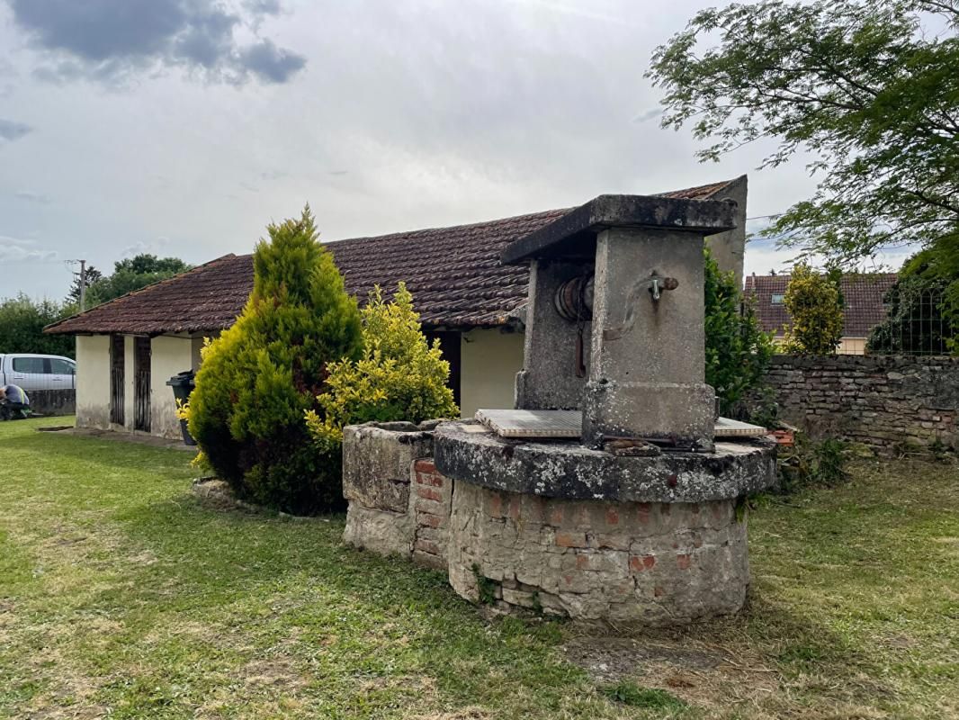 DAMEREY Ancienne Ferme située à DAMEREY (71620) 70M2 3