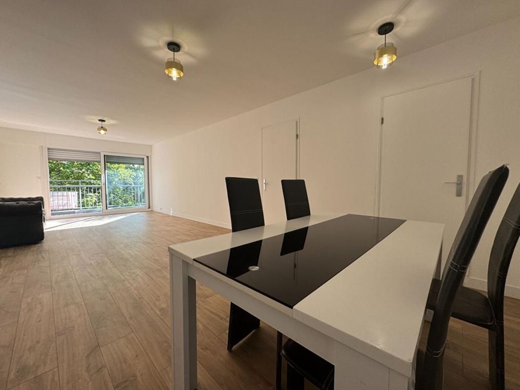 LILLE Appartement Lille 97m2  3 chambres , 2 salles de bain, Balcon+ Parking -Quartier Vauban-Cormontaigne 3