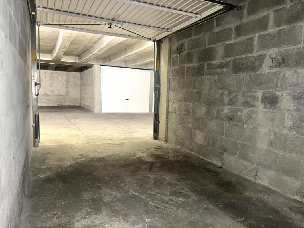 MAISONS-ALFORT Box de stationnement Maisons Alfort 11 m2 1