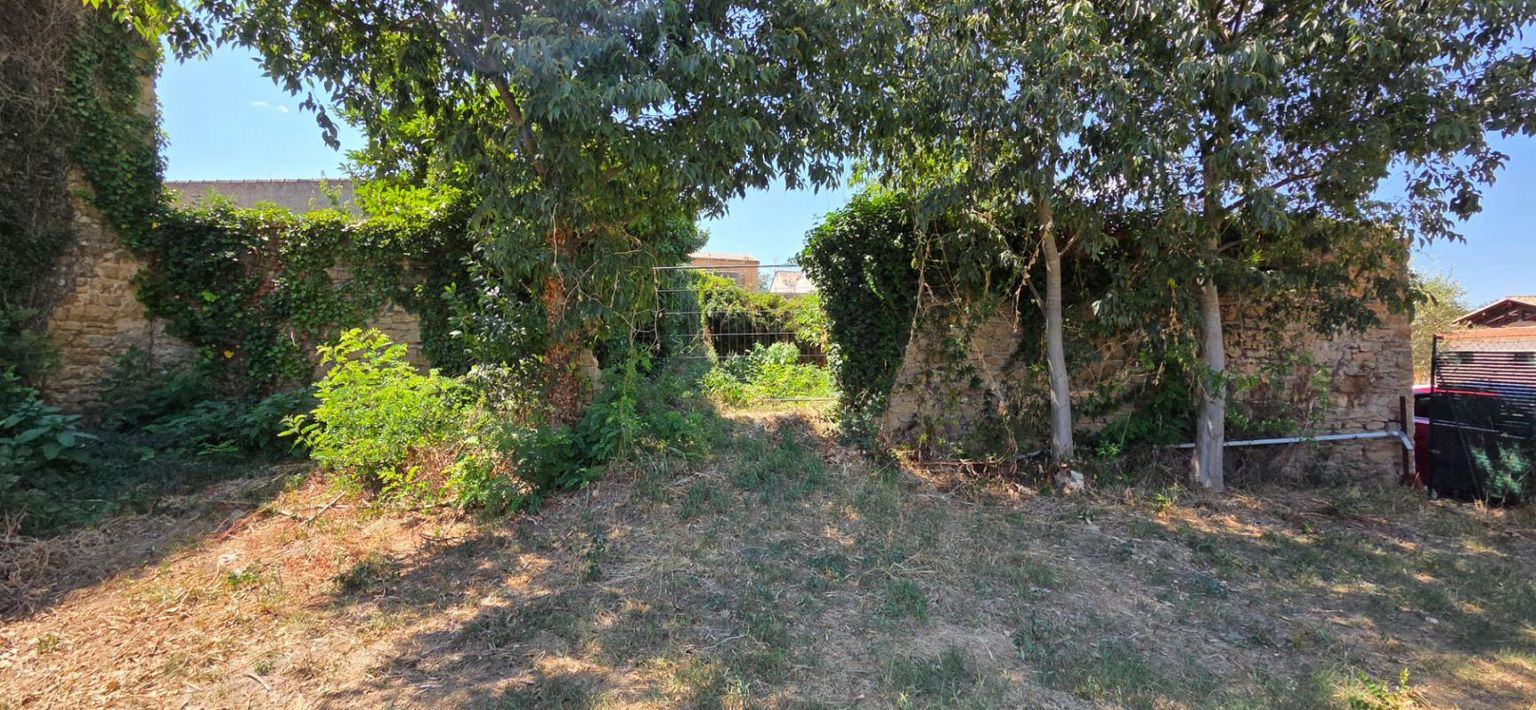 SABRAN SABRAN: Terrain constructible 842 m2 3