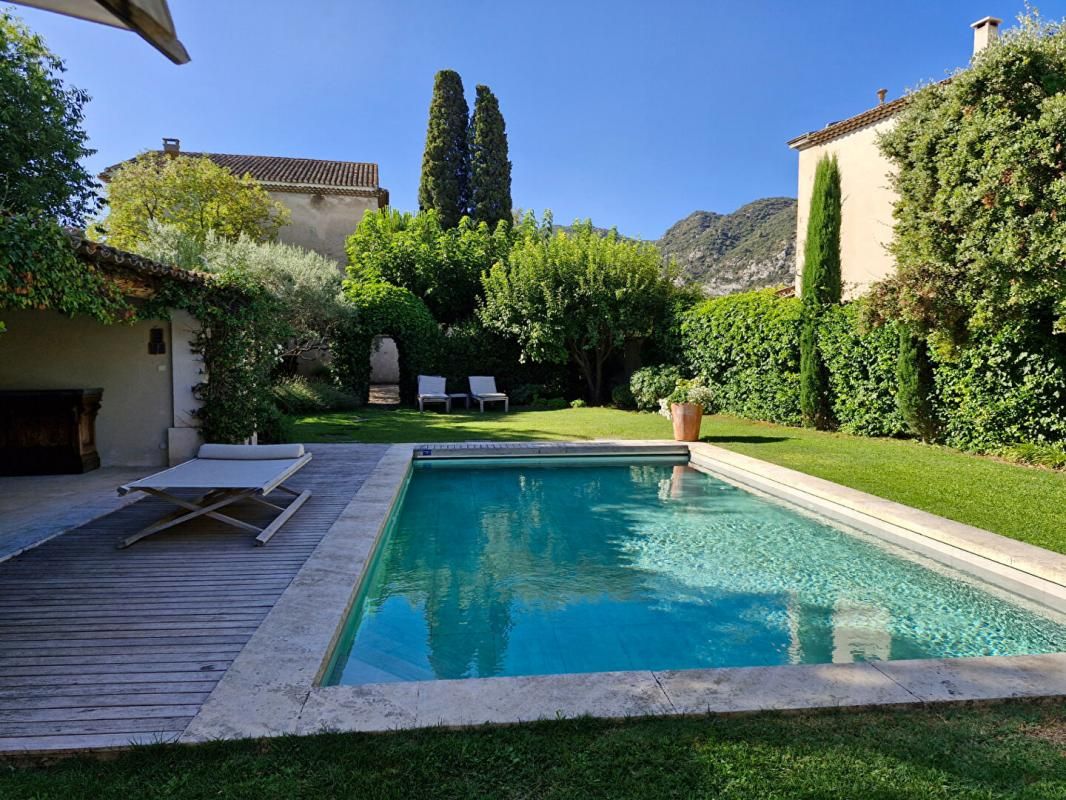 MAUBEC Charmant mas de village avec piscine et 7 chambres 3