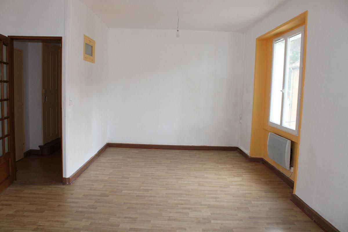 SAINT-BONNET-DE-MONTAUROUX Maison  avec 3 appartements Saint Bonnet Laval 9 pièce(s) 178 m2 3