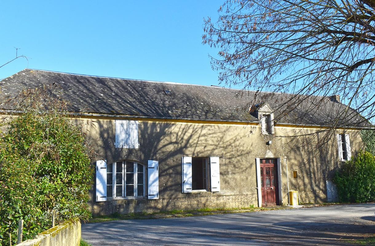 SALIGNAC-EYVIGUES Maison en pierre à rénover - Salignac Eyvignes 6 pièce(s) 92 m2 1