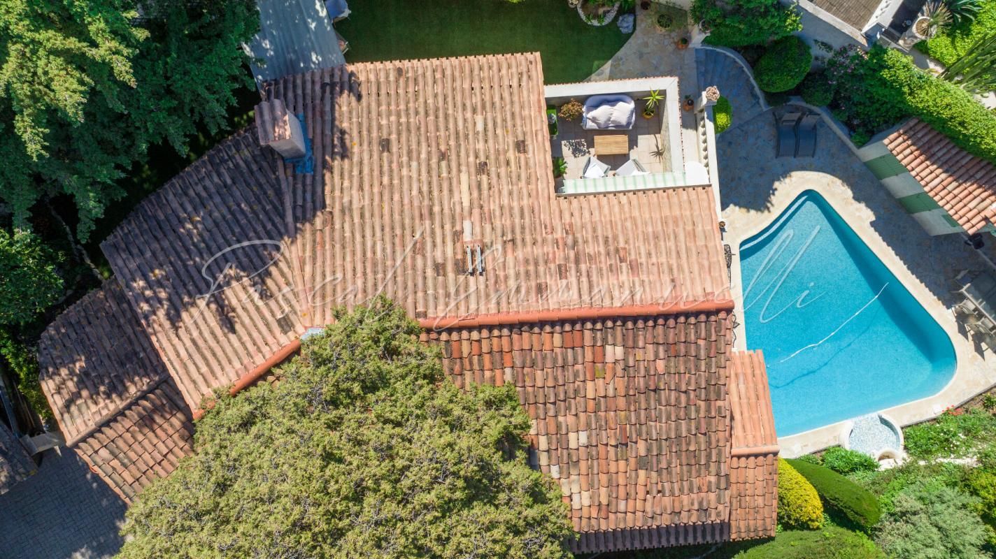Maison 6 pièce(s) 320 m2 Hautes VALLERGUES CANNES 1 690 000 euros
