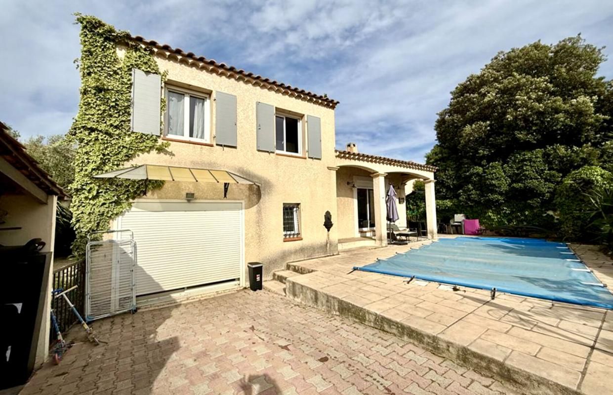 Maison  4 chambres sur 406 m2 avec piscine