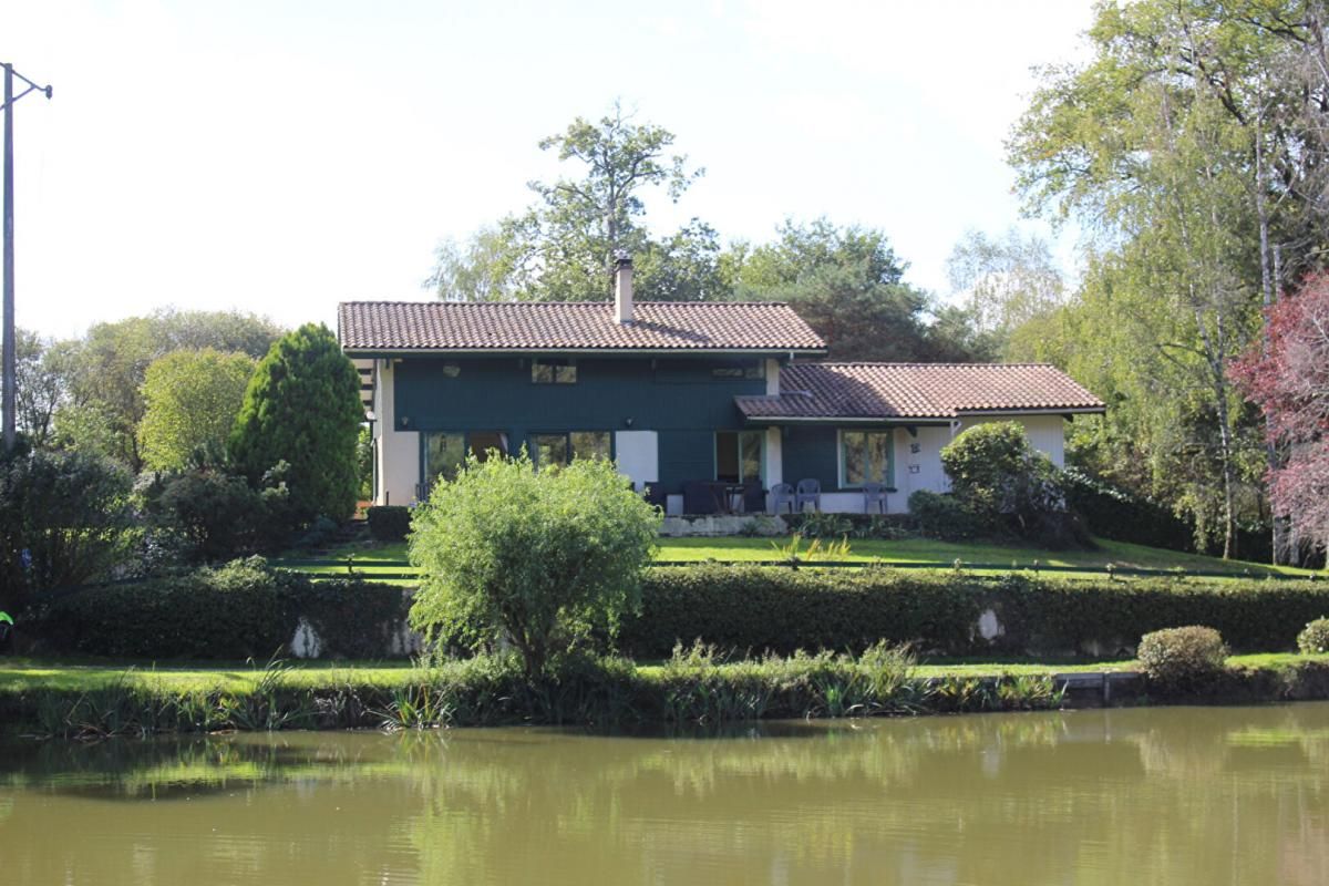 CHABRAC Maison avec 2 étangs de pêches  et de reproduction (aux normes) dans une propriété  fermée, idéale gîte 3