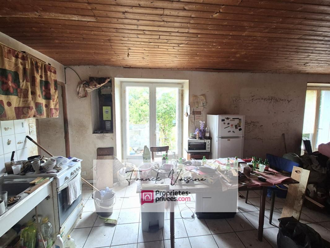 ROCHETREJOUX A VENDRE à Rochetrejoux, Maison à rénover de 84 m2 env avec 2 chambres et un bureau sur un terrain de 949 m2 env 2