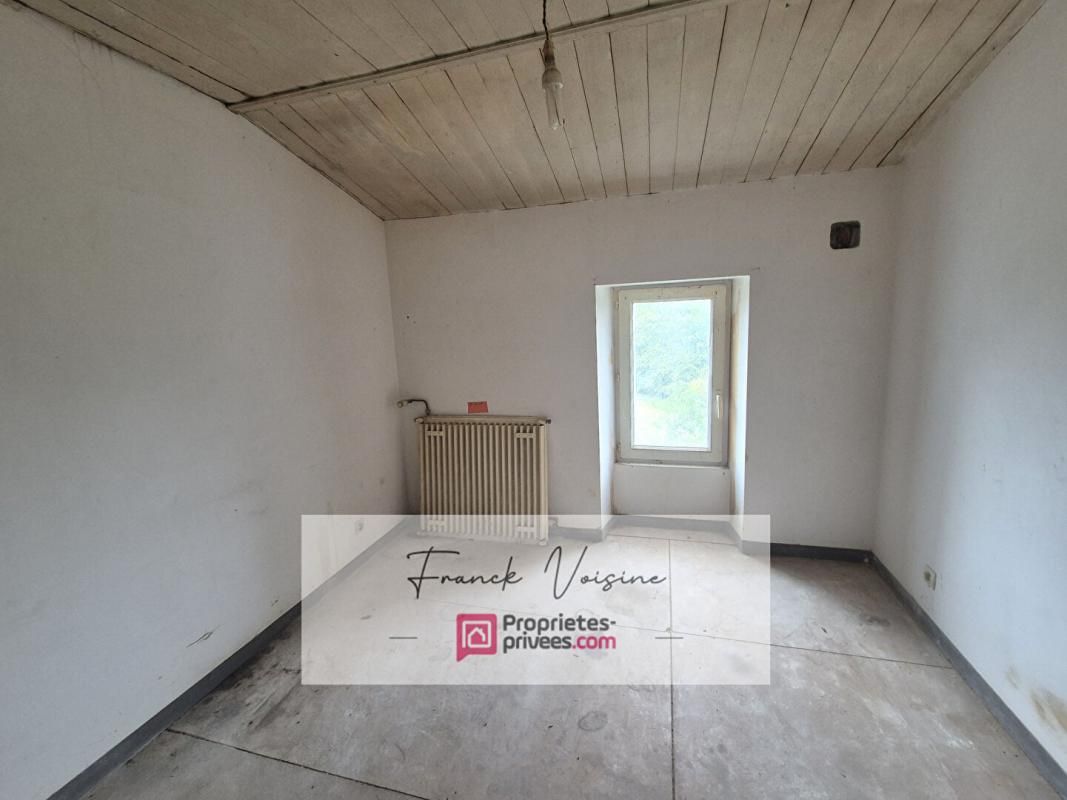 ROCHETREJOUX A VENDRE à Rochetrejoux, Maison à rénover de 84 m2 env avec 2 chambres et un bureau sur un terrain de 949 m2 env 3