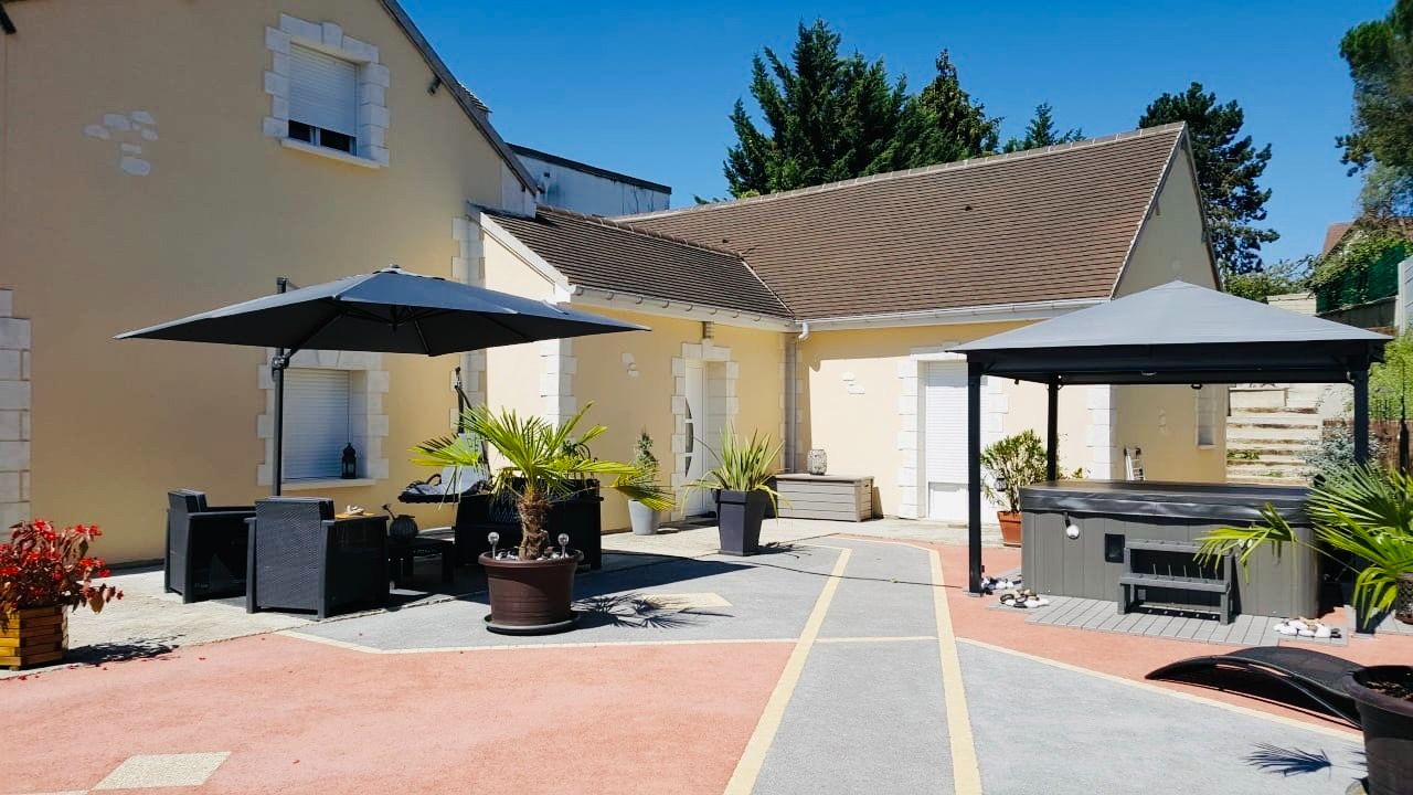 Maison Dreux 5 pièces 220 m2 sur les hauteurs de Dreux, jardin 1000m2, garage,SPA