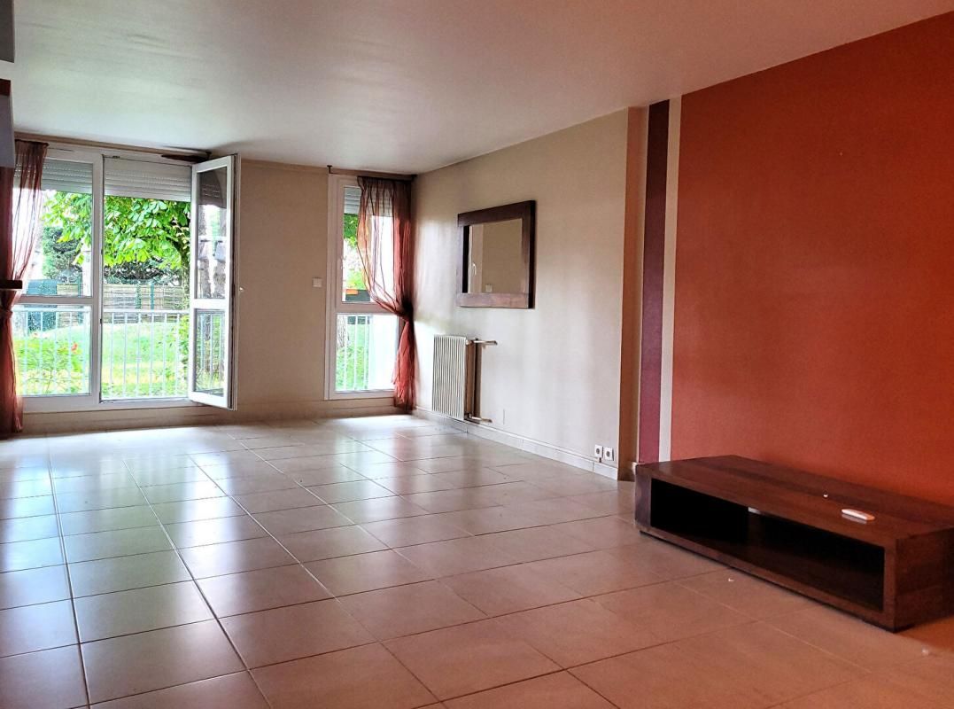 QUINCY-SOUS-SENART 91480- Quincy s/s Sénart- Appartement T3 + parking+ cave 2