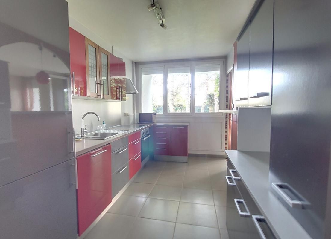 QUINCY-SOUS-SENART 91480- Quincy s/s Sénart- Appartement T3 + parking+ cave 3