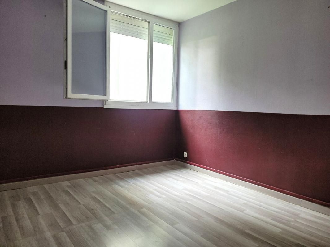 QUINCY-SOUS-SENART 91480- Quincy s/s Sénart- Appartement T3 + parking+ cave 4
