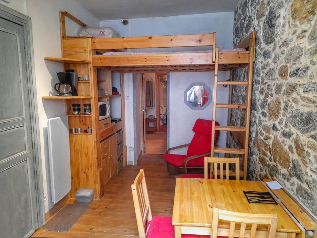 EAUX-BONNES Appartement T1Bis de 22m2 au rez-de-chaussée 1