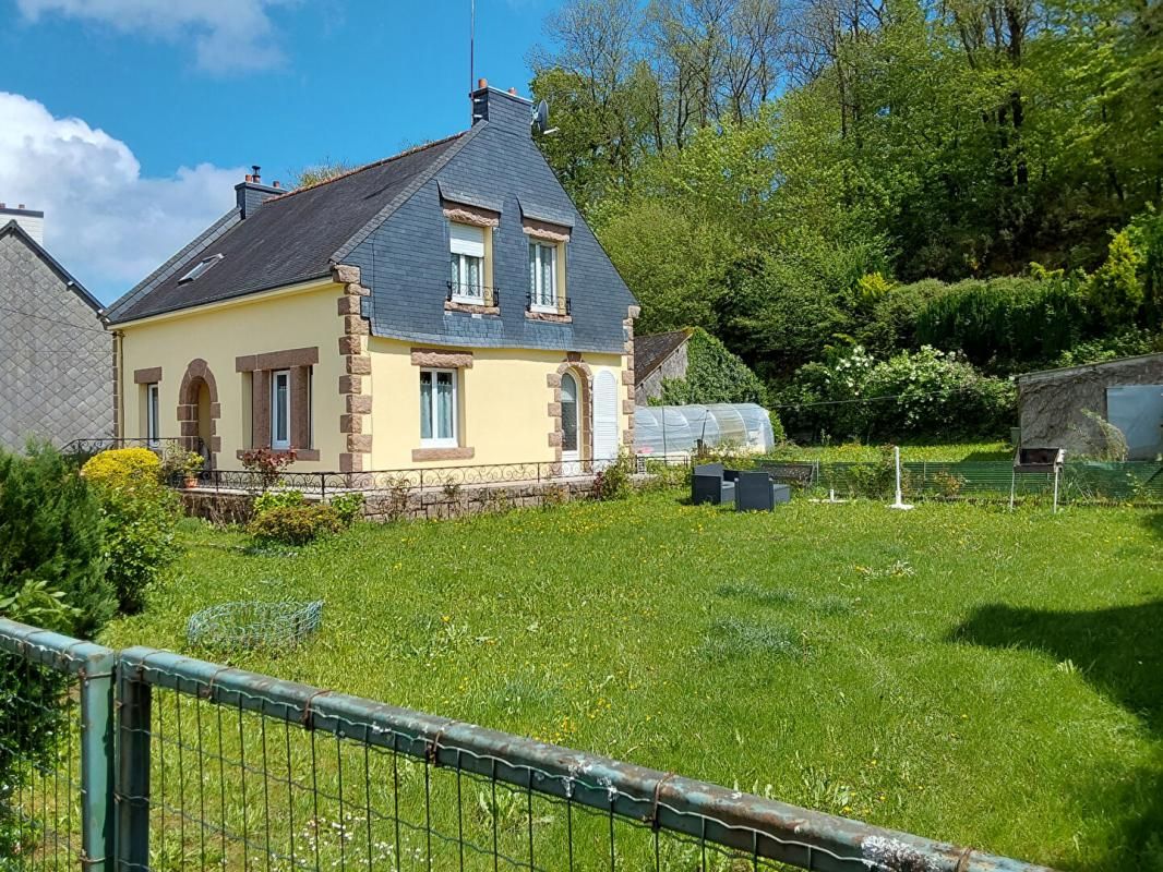 ROSTRENEN Maison  avec vie de plain pied. Rostrenen 7 pièce(s) 113 m2 1
