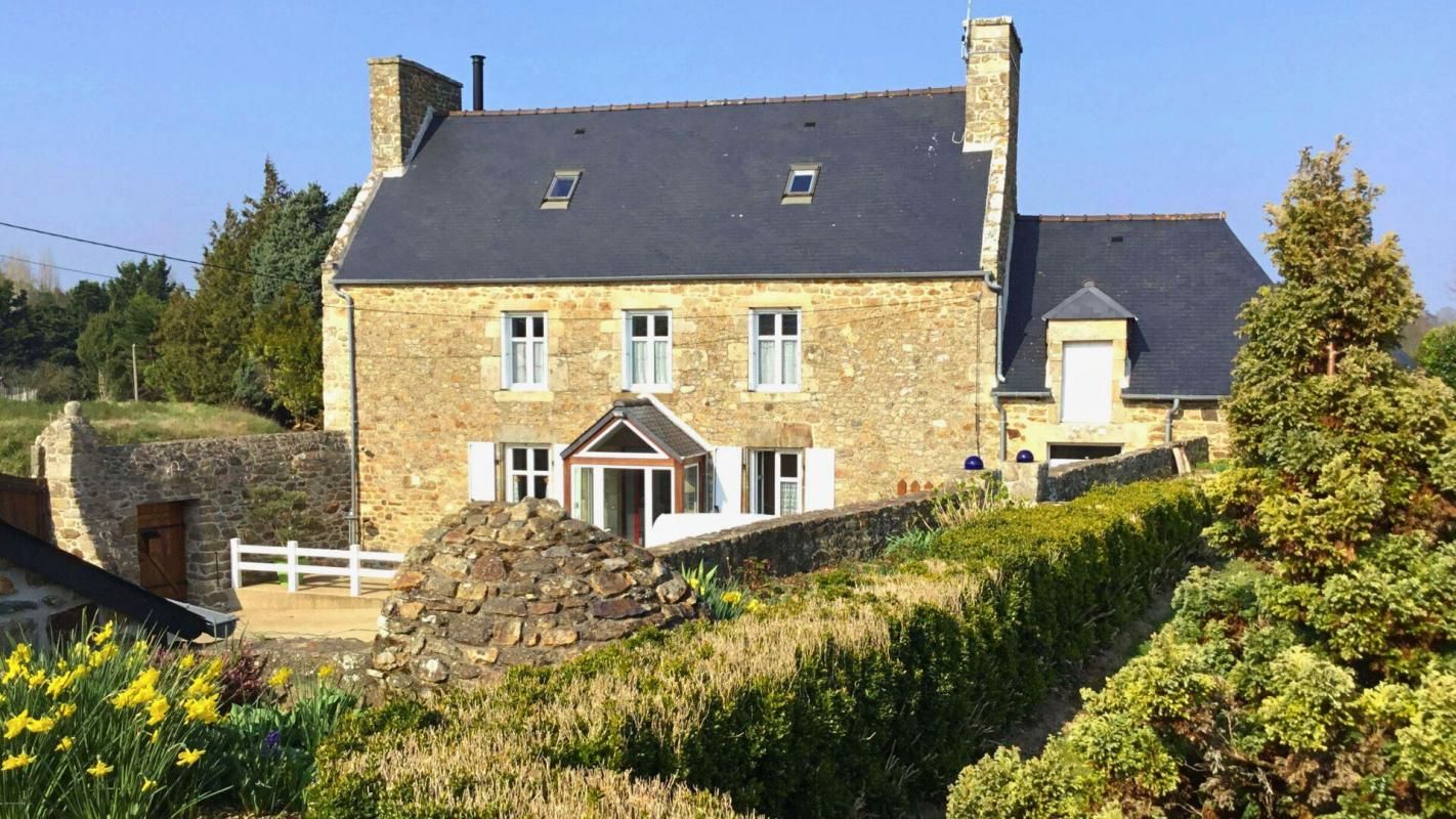 DINAN Entre mer et campagne. Ancien presbytère rénové, parc clos de 5600m² 1