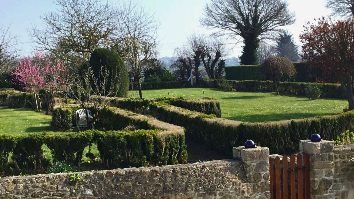 DINAN Entre mer et campagne. Ancien presbytère rénové, parc clos de 5600m² 3