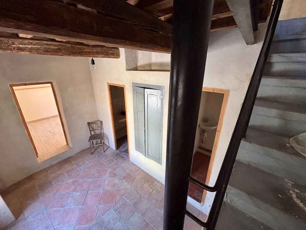 UZES Maison en pierre pleine de charme avec terrasse et garage 4