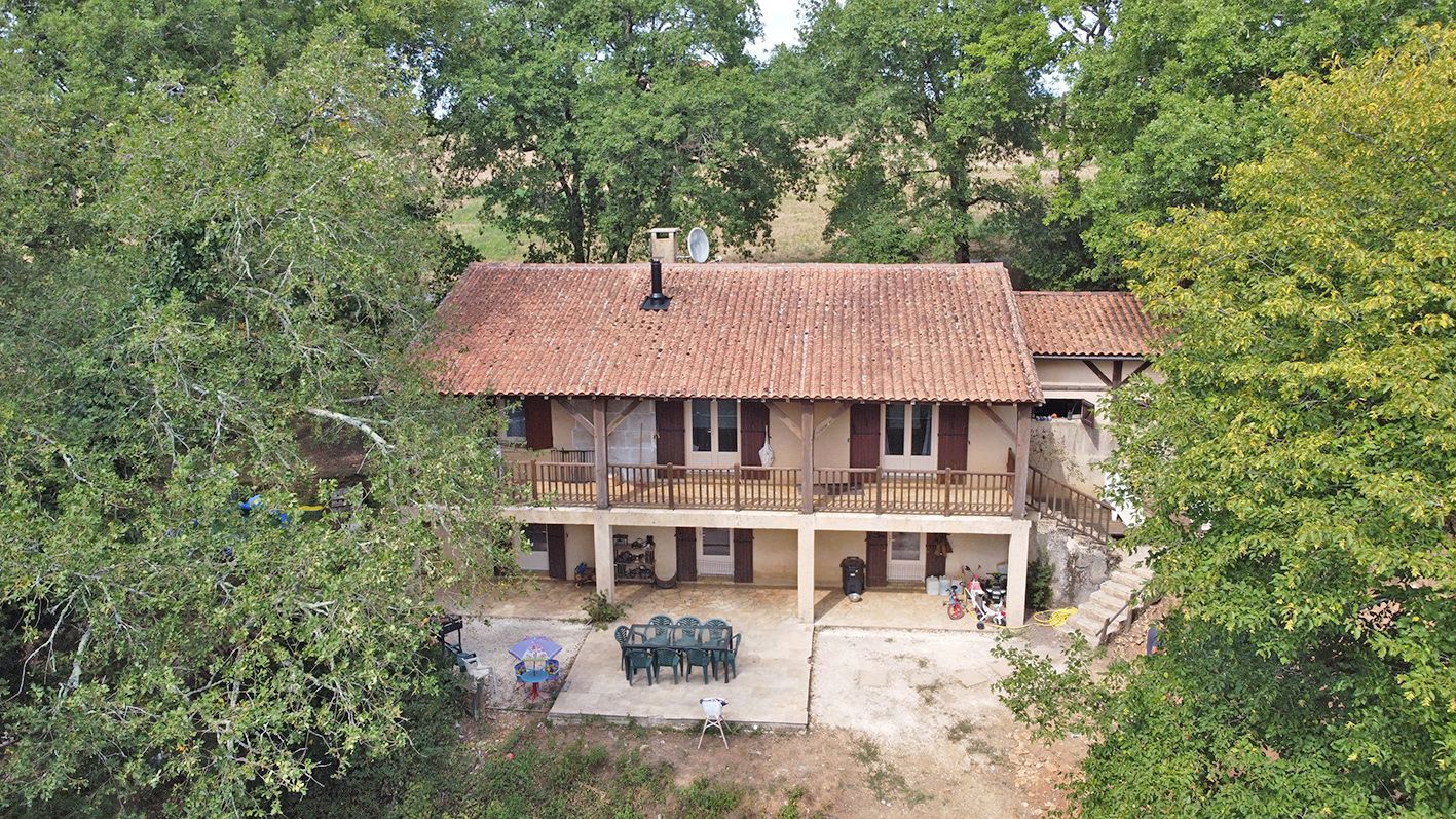SAINT-GENIES Maison SAINT GENIES 4 pièce(s) 134 m2 1