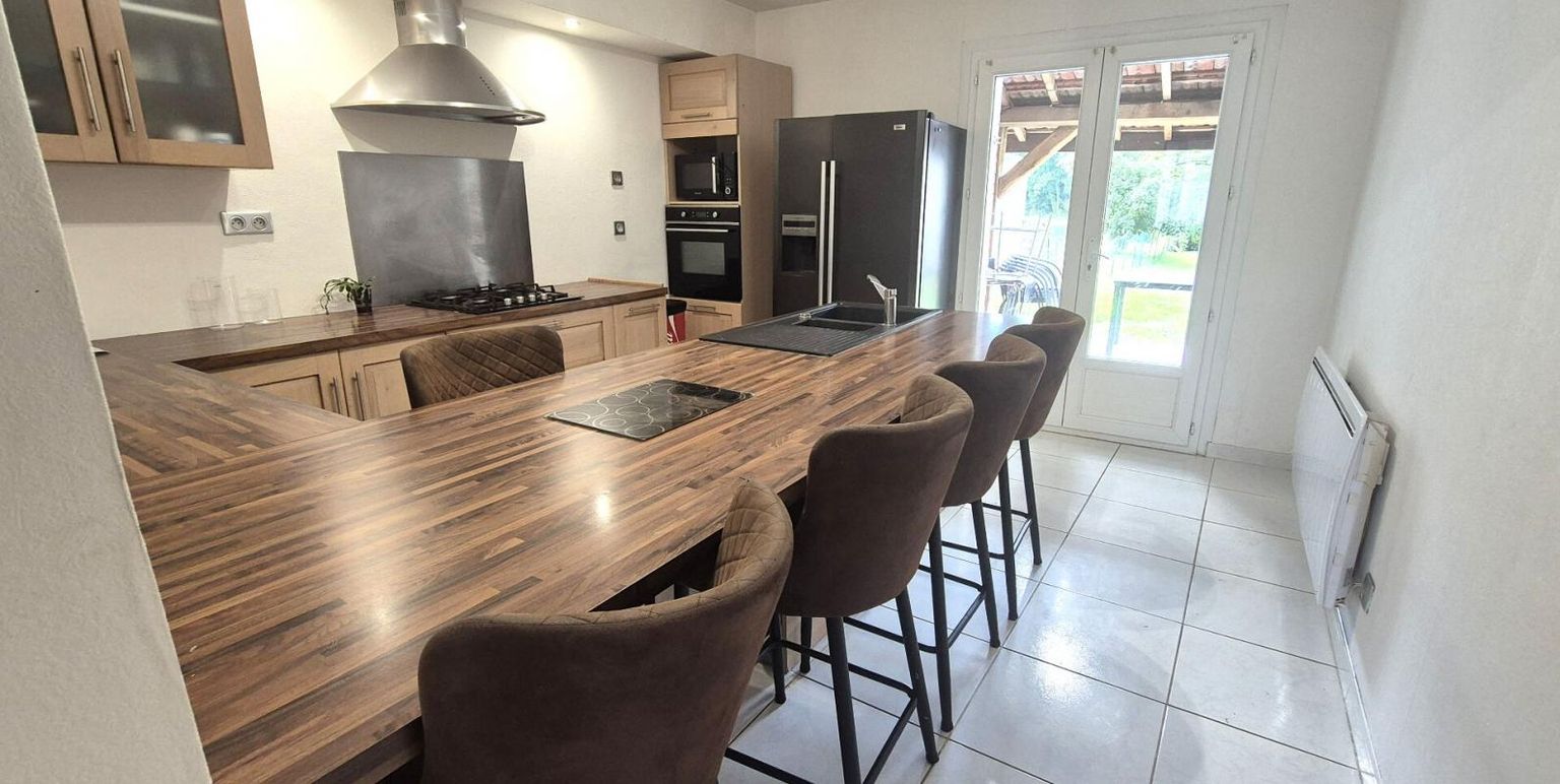 SAINT-DIZIER Belle Maison en Pierre Rénovée de 100 m² avec Cave voûtée, Terrasse couverte, Barbecue, Dépendance, Garage et Terrain clos et arboré de 533 m² 3