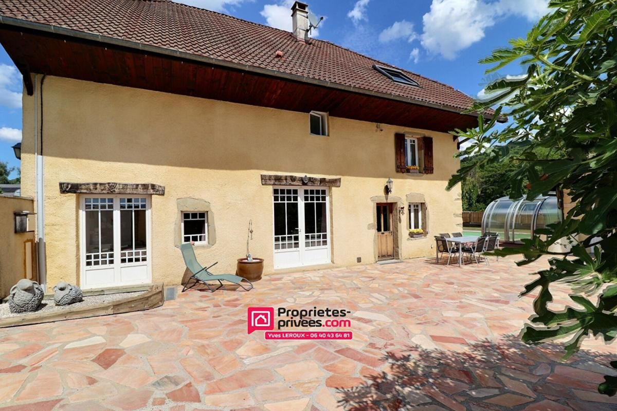Charmante maison  individuelle , 7 pièces, piscine