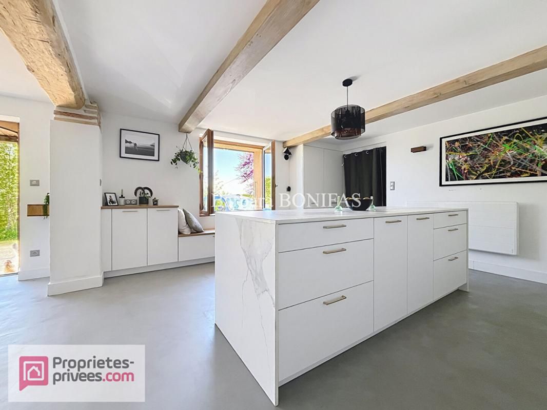 MONCLAR-DE-QUERCY Maison rénovée 6 pièces 202 m2 2