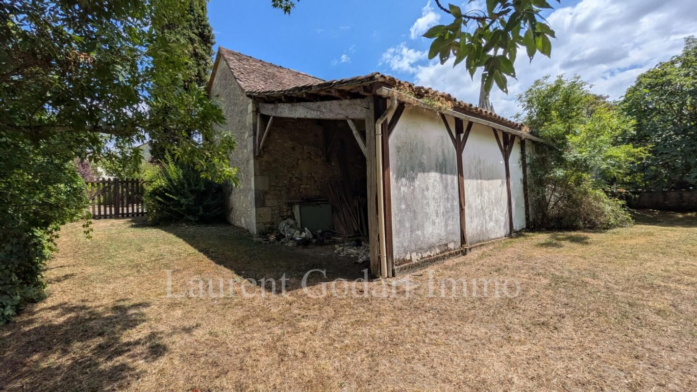 CASTILLONNES Maison en pierres avec dépendances 2