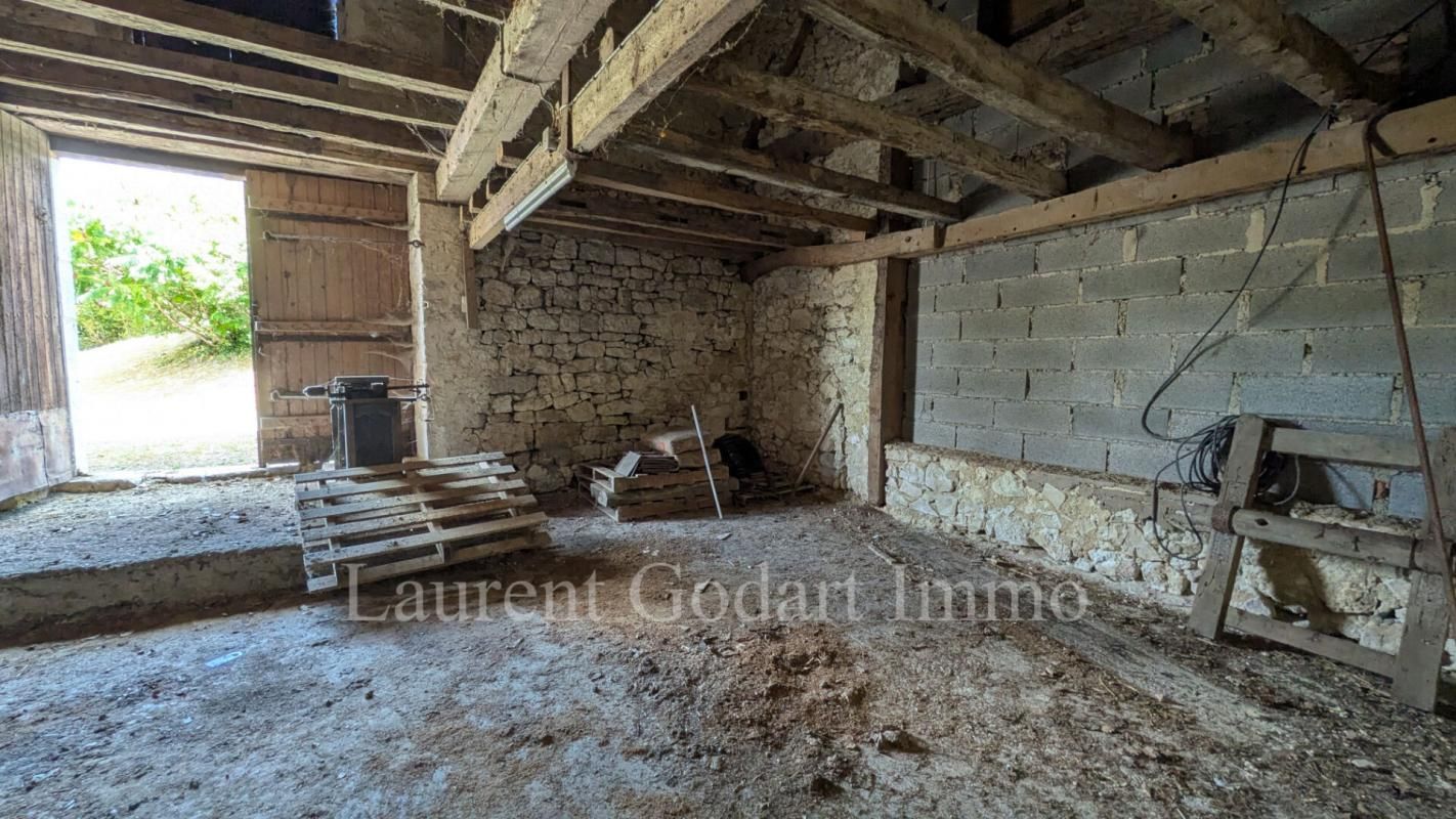 CASTILLONNES Maison en pierres avec dépendances 3