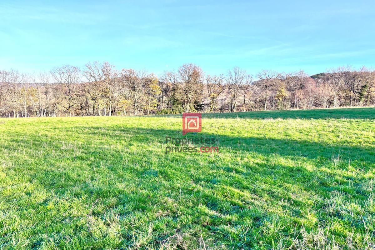 CHAPDES-BEAUFORT Terrain constructible à vendre centre de  Chapdes Beaufort 1810 m2 3